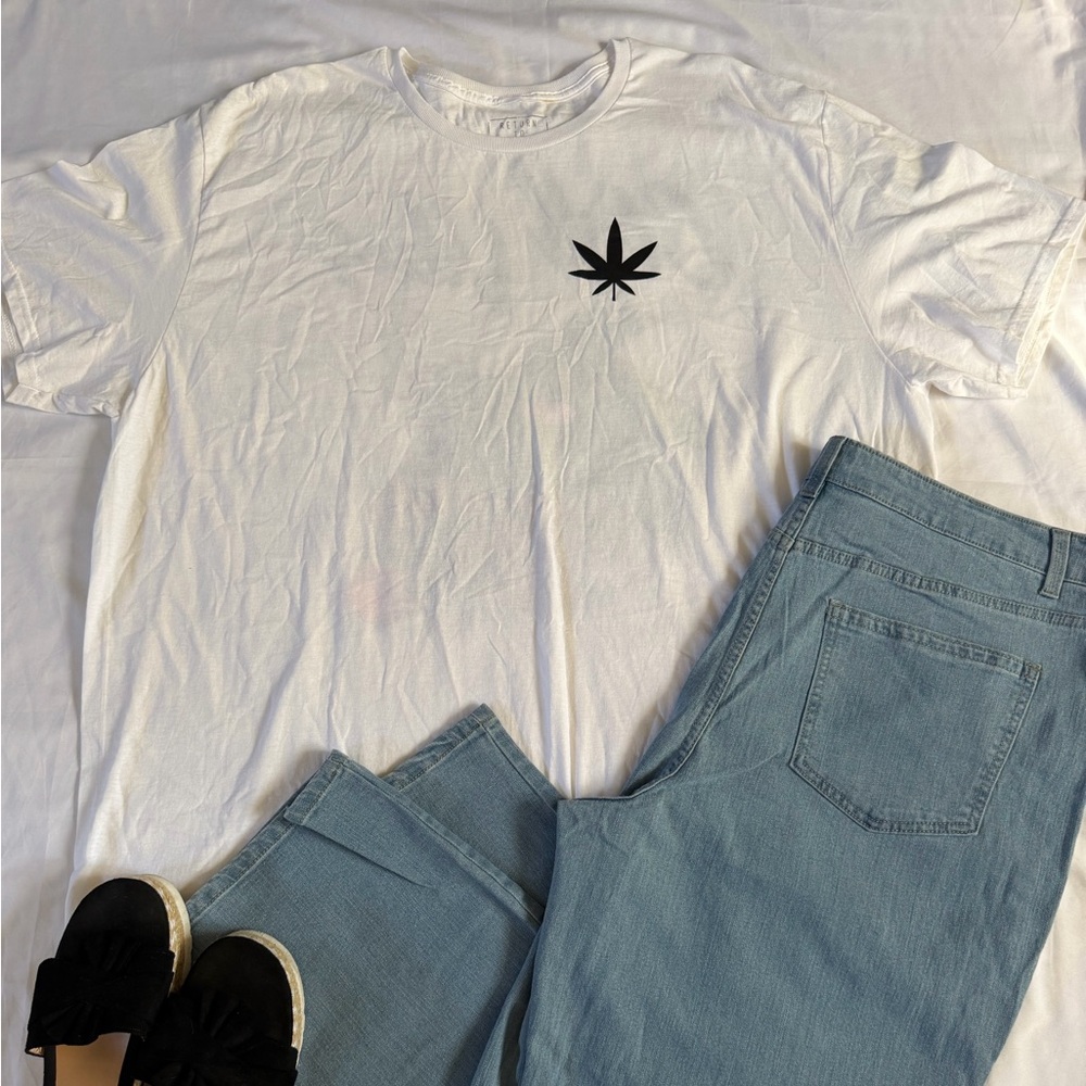 “Chill Vibes” Leaf Women’s Tee